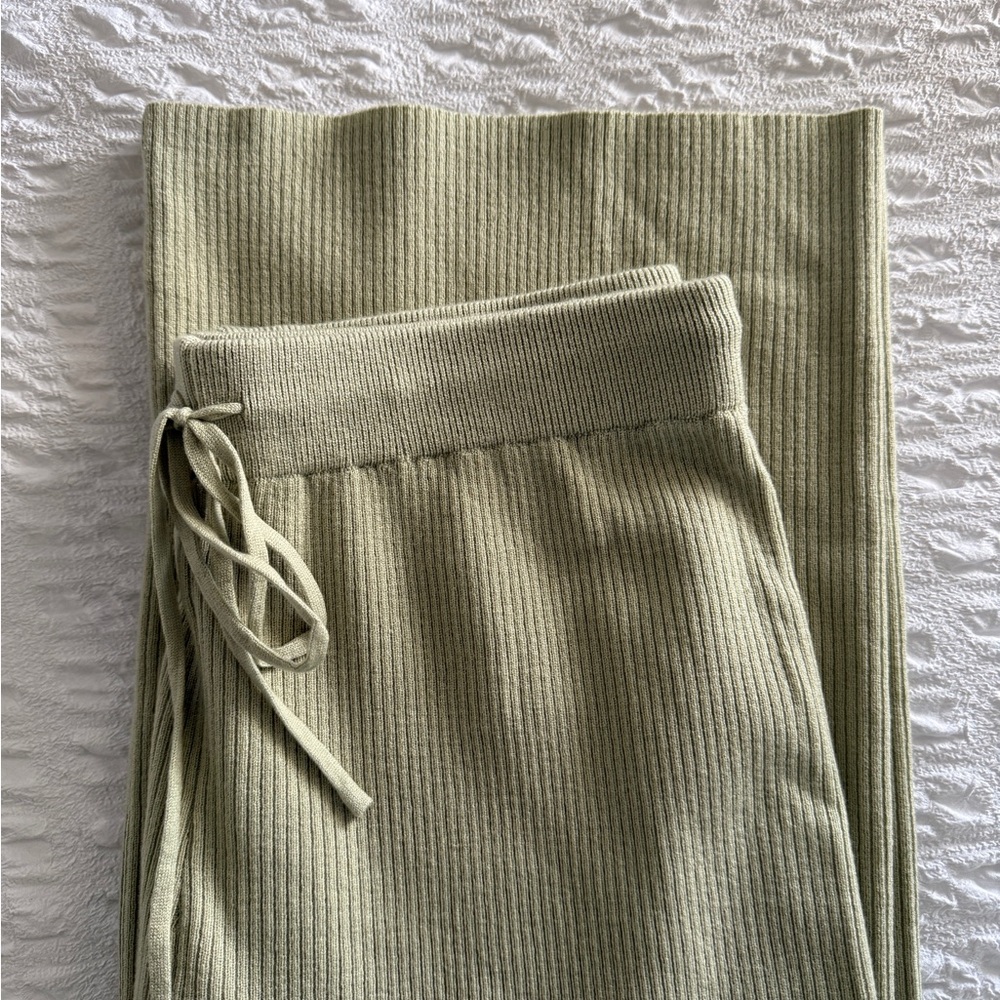 Green Ribbed Loungewear Set - Picture 5 of 7